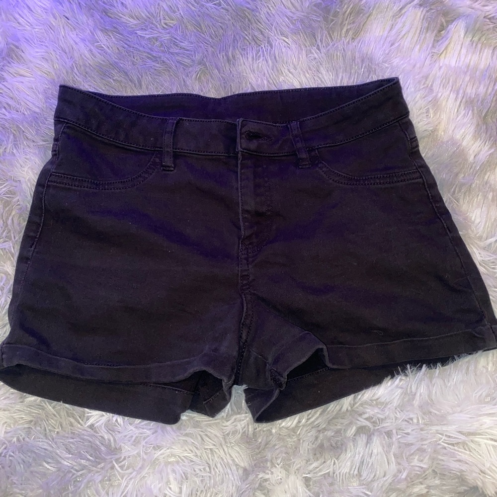 H&M BLACK SHORTS